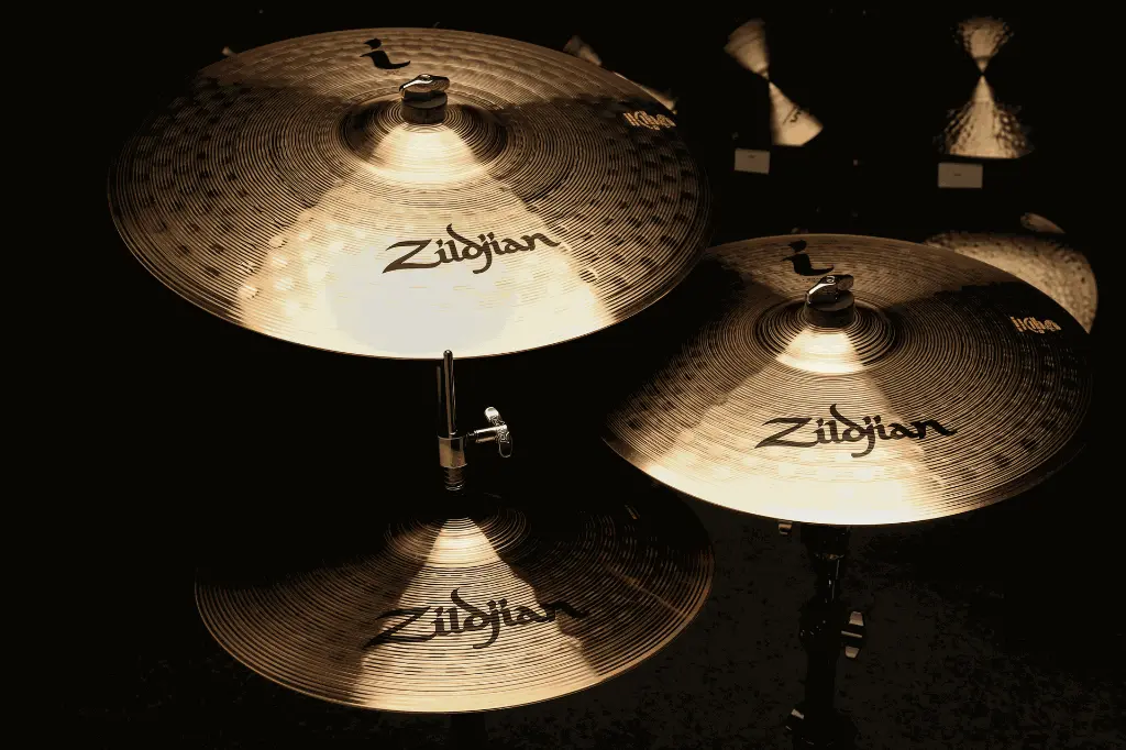 ILHSTD-I-Family-Standard-Gig-Cymbal-Pack-Lifestyle-Shot.webp