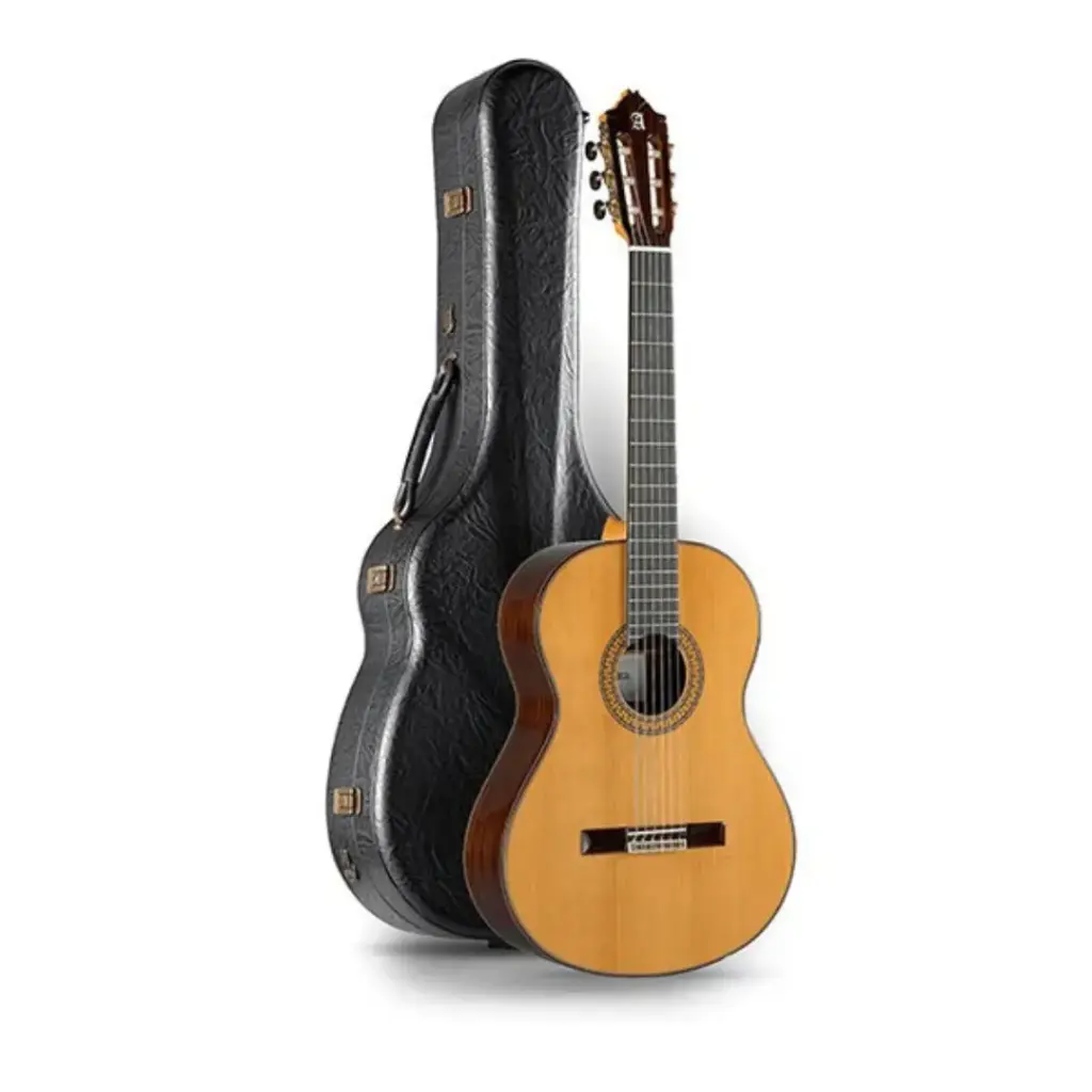 [819 V] ALHAMBRA 9 P GUITAR + CASE (9557)